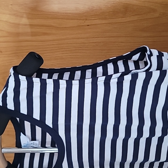 Pre owned Walmart Time and Tru Sleeveless T Shirt - Picture 3 of 7